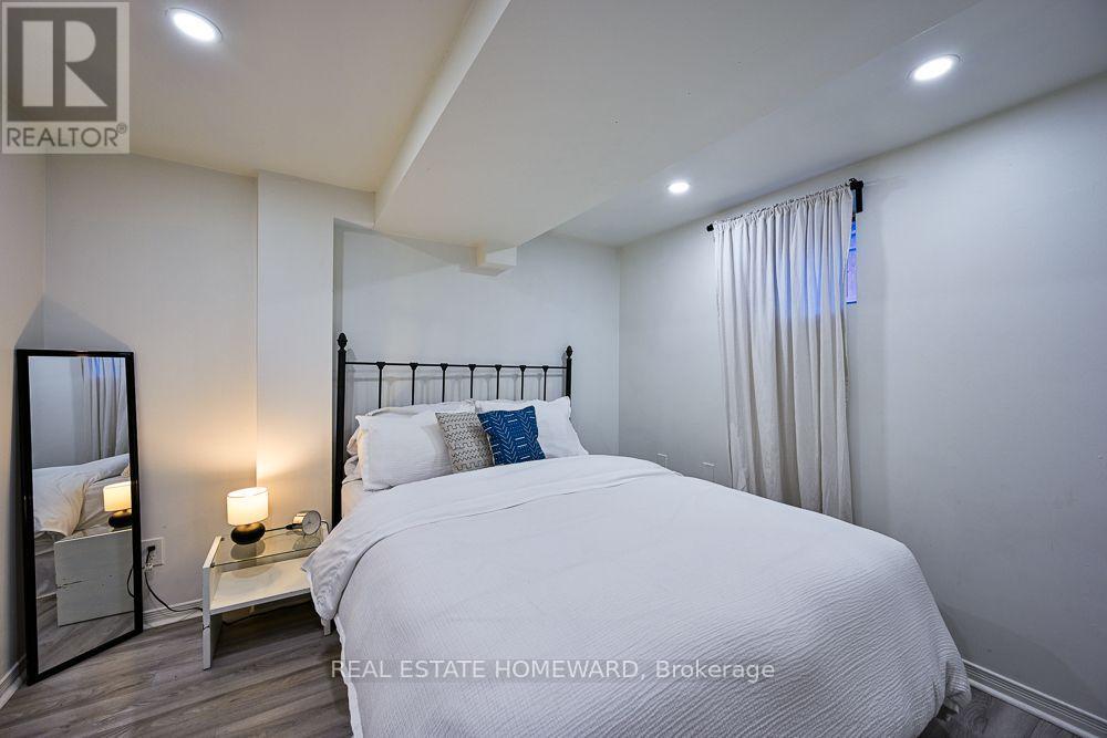 Lower - 145 Boston Avenue, Toronto, Ontario  M4M 2T8 - Photo 11 - E14032760
