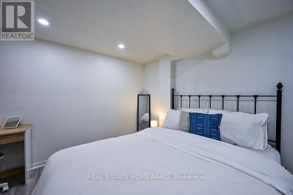 Lower - 145 Boston Avenue, Toronto, Ontario  M4M 2T8 - Photo 12 - E14032760