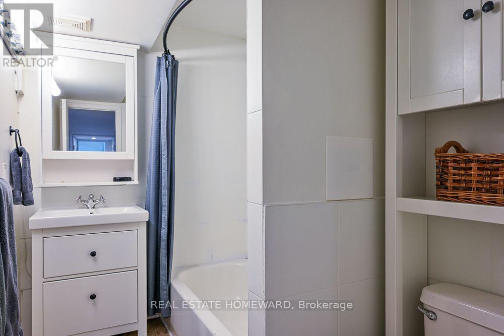 Lower - 145 Boston Avenue, Toronto, Ontario  M4M 2T8 - Photo 19 - E14032760