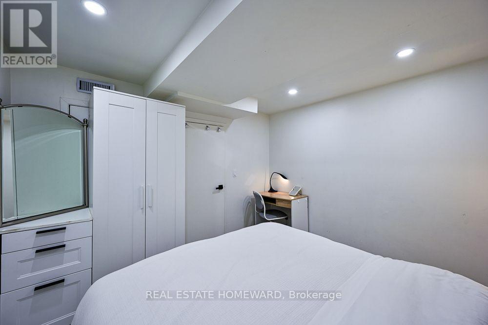 Lower - 145 Boston Avenue, Toronto, Ontario  M4M 2T8 - Photo 13 - E14032760