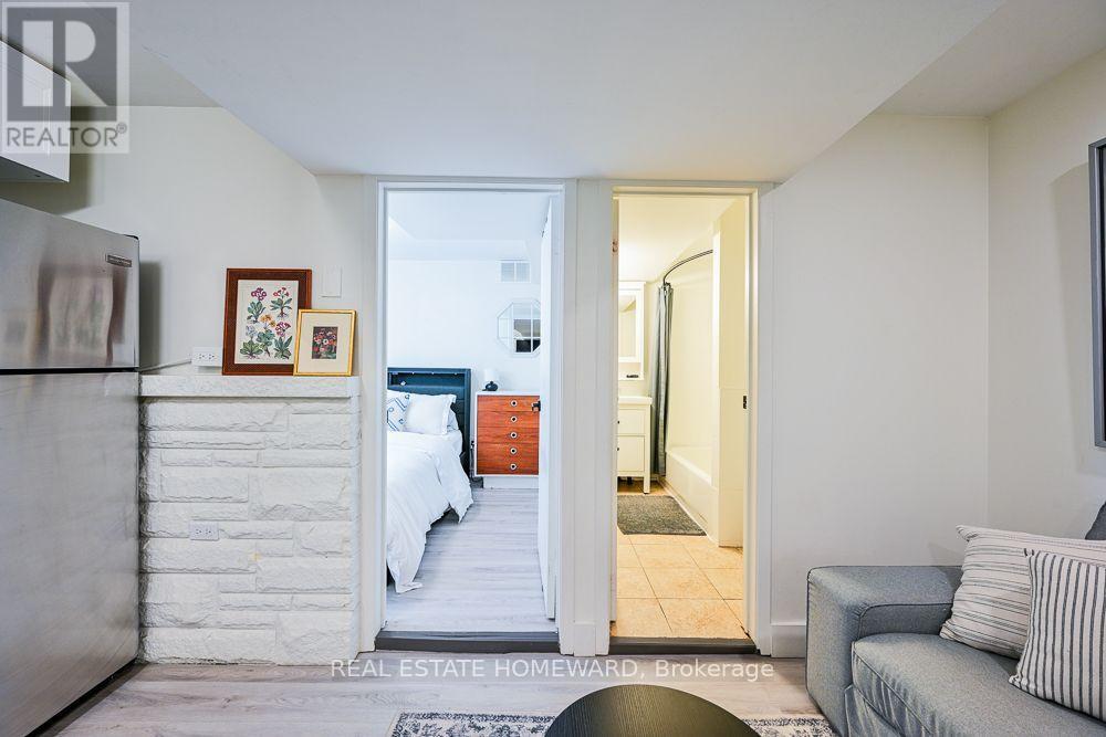Lower - 145 Boston Avenue, Toronto, Ontario  M4M 2T8 - Photo 7 - E14032760