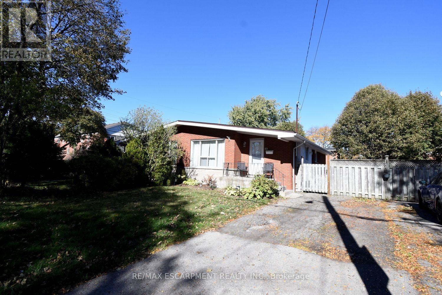 5 RONALDSHAY AVENUE, Hamilton, Ontario