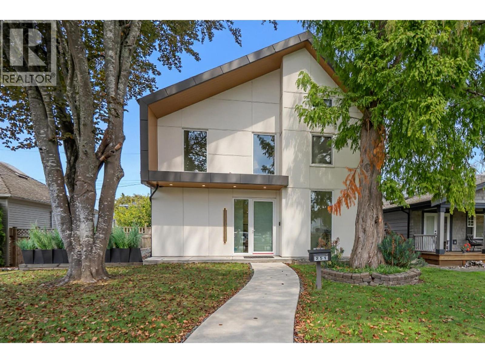 251 Douglas Crescent, Richmond, British Columbia  V7B 1E4 - Photo 1 - R3173763