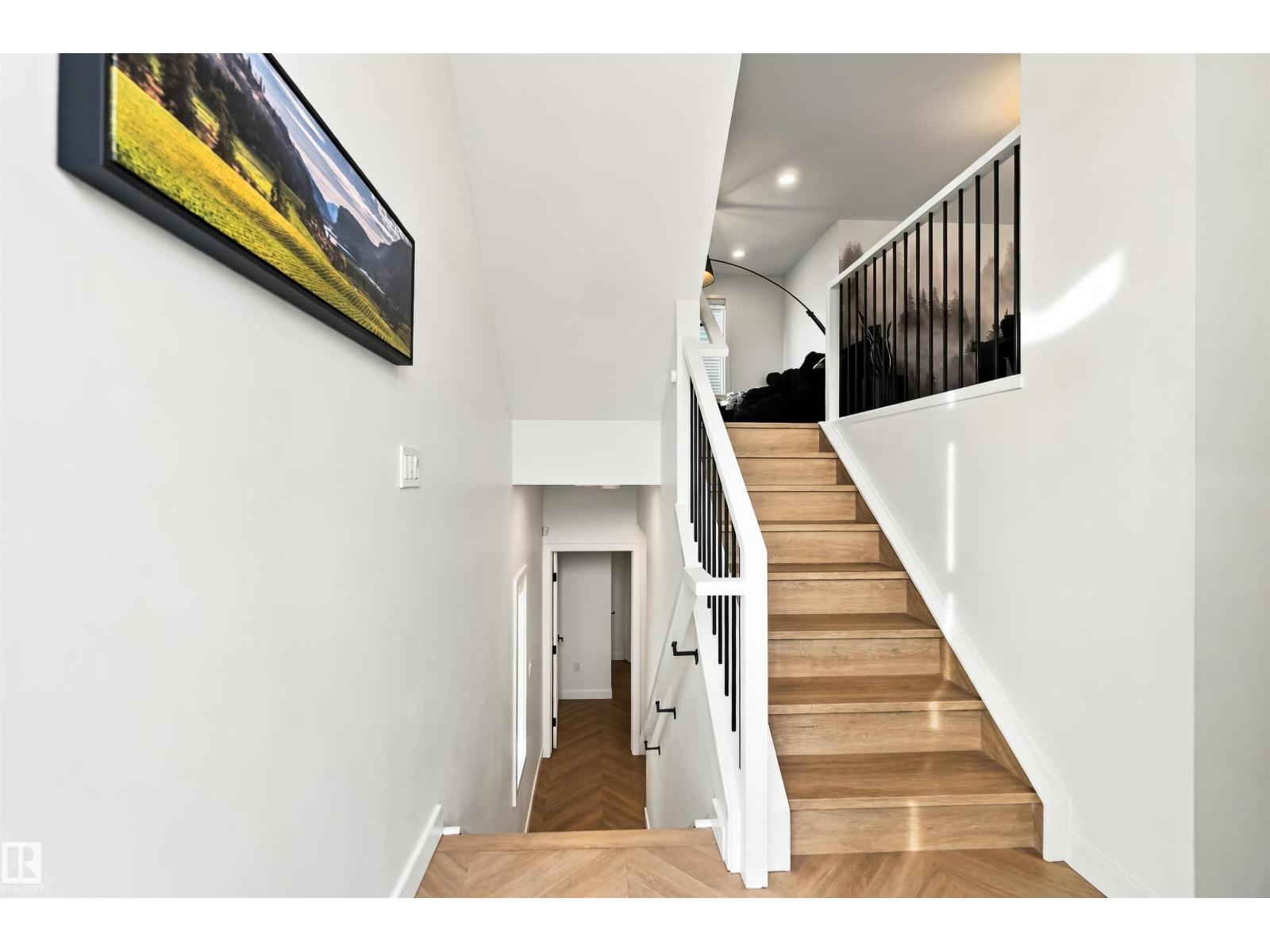 4204 HAWTHORN RO SW Edmonton Alberta Canada T6X2Y7 3