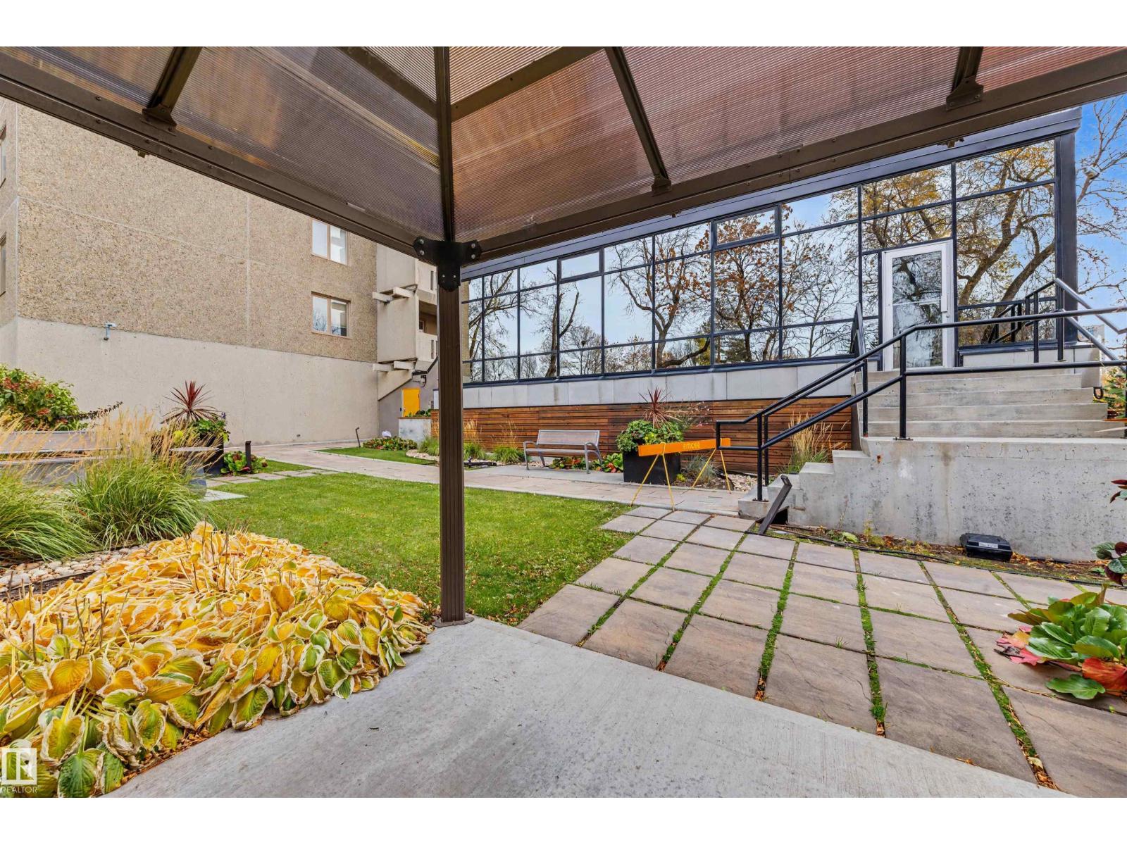 #905 9809 110 ST NW