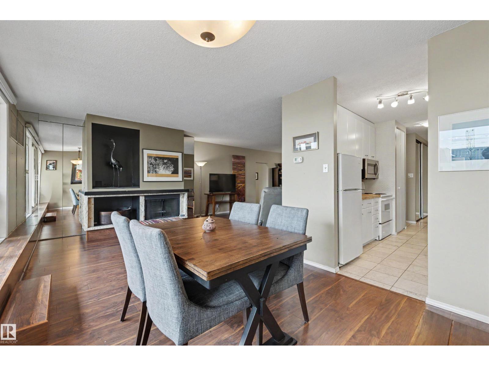 #905 9809 110 ST NW