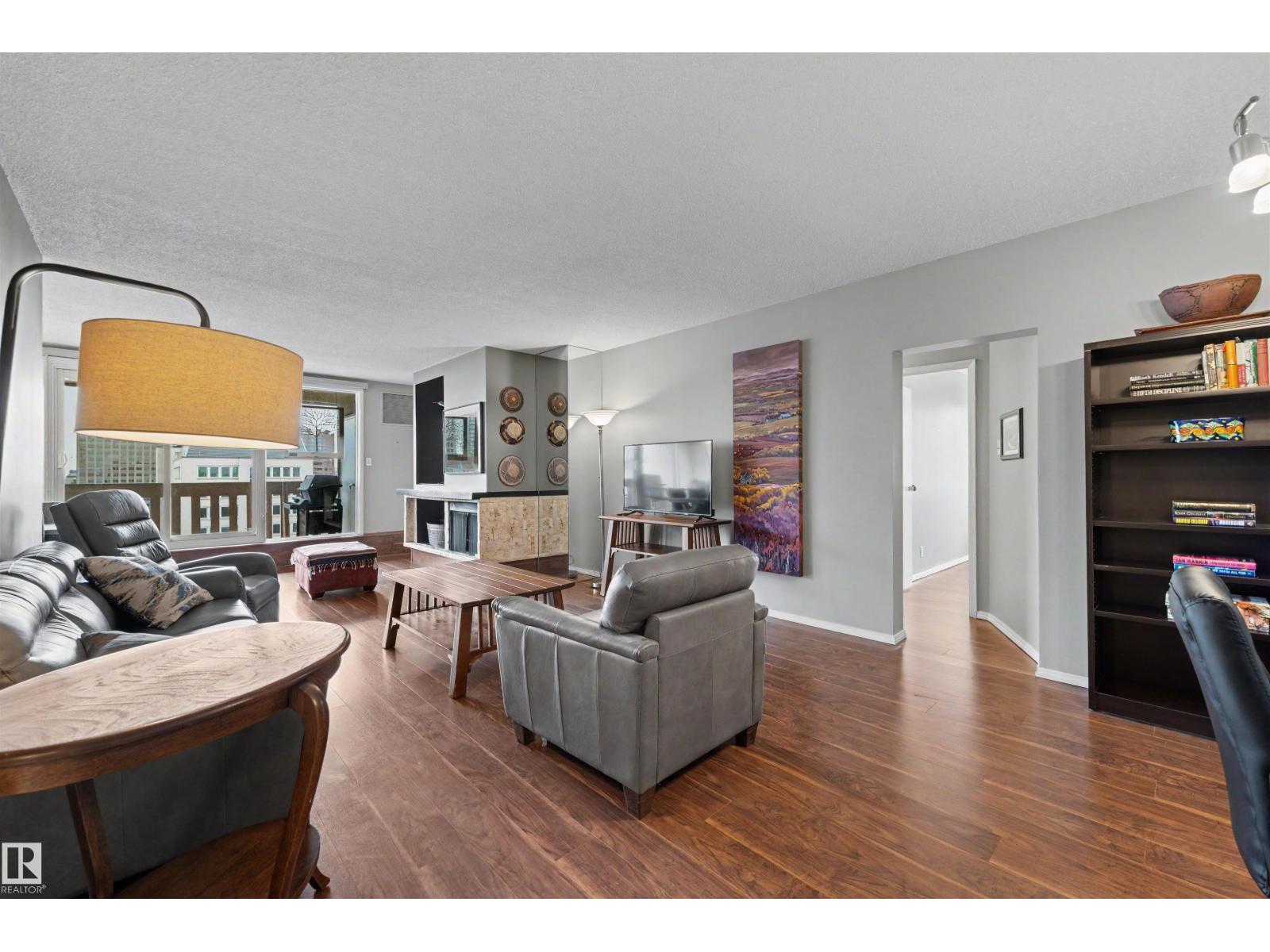 #905 9809 110 ST NW