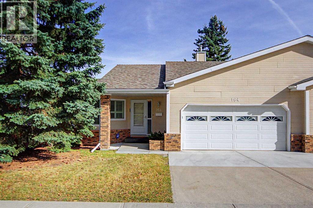 164 Strathaven Circle SW, Calgary, Alberta  T3H 2N5 - Photo 2 - A2351538