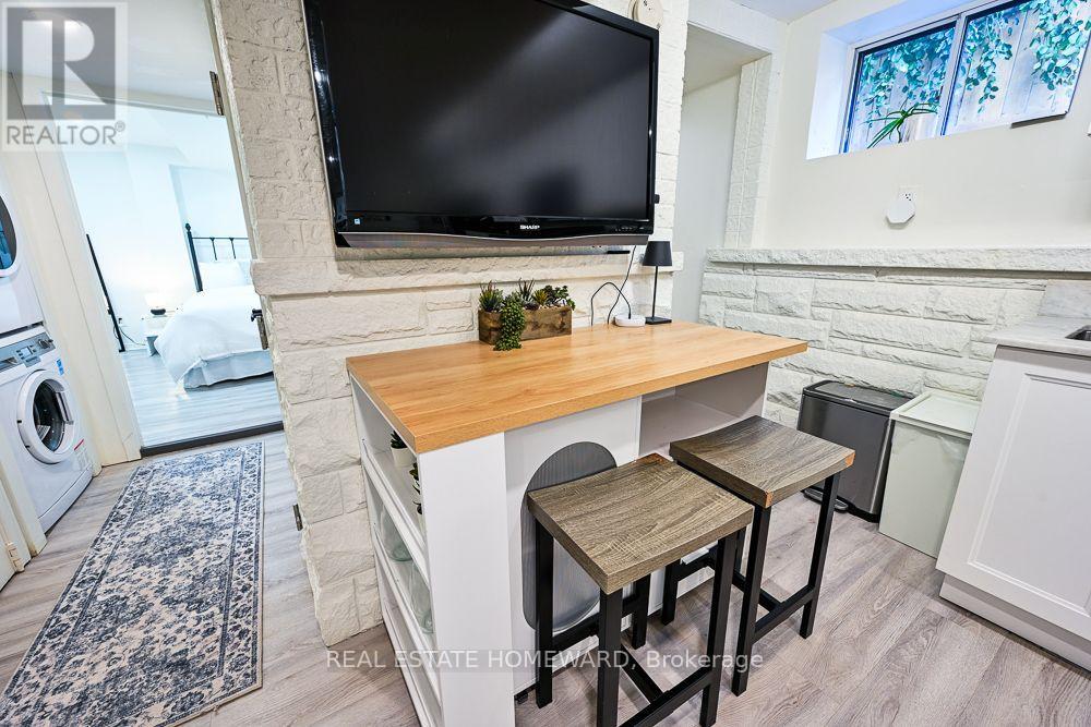 Lower - 145 Boston Avenue, Toronto, Ontario  M4M 2T8 - Photo 9 - E14032760