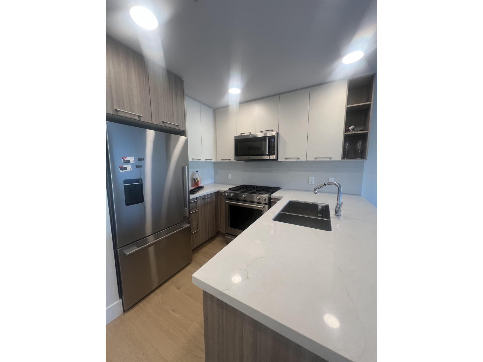 203 14022 North Bluff Road, White Rock, British Columbia  V4B 3C3 - Photo 3 - R3129866