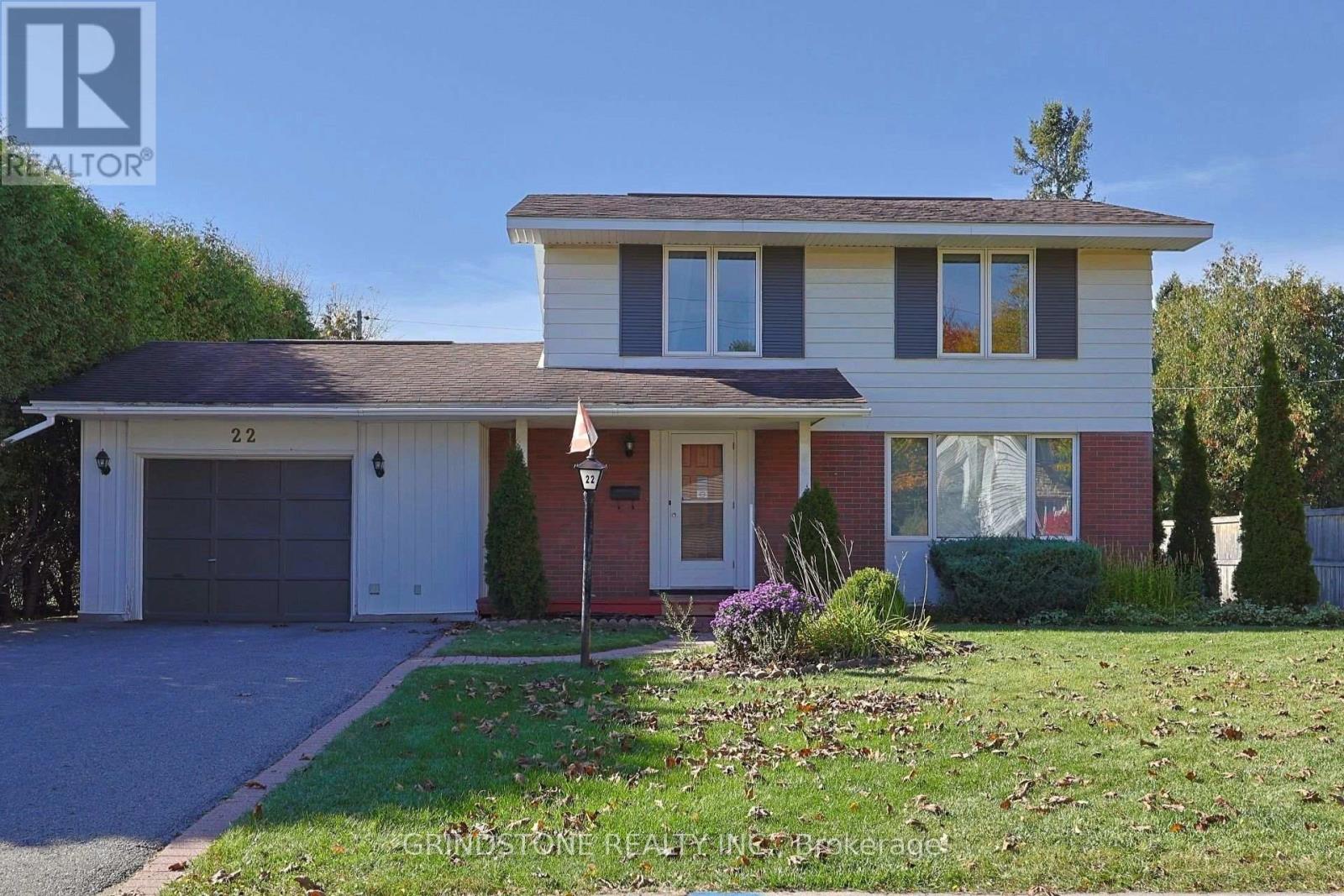 22 LAVINA CRESCENT, Ottawa, Ontario