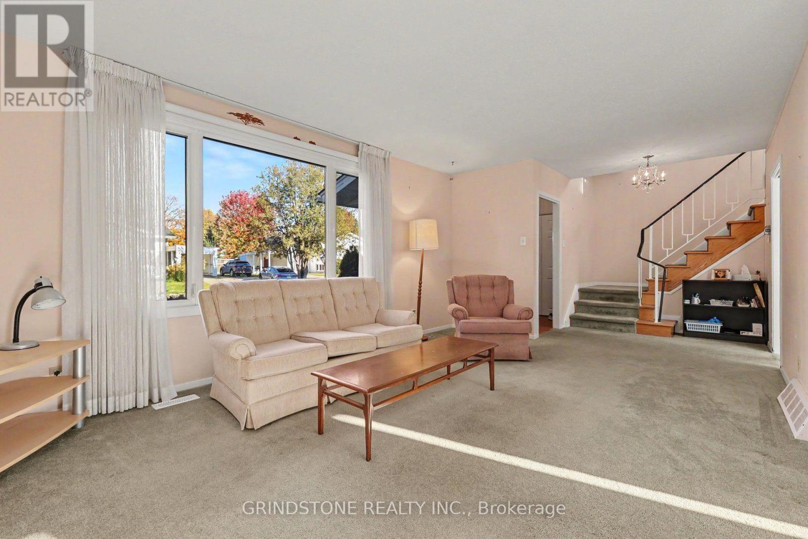 22 Lavina Crescent, Ottawa, Ontario  K2H 7P2 - Photo 3 - X14100028