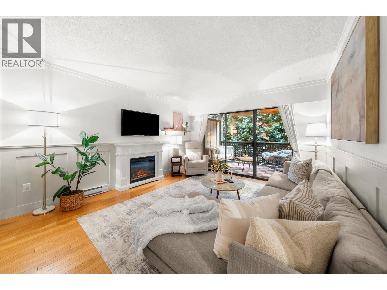 201 101 E 29th Street, North Vancouver, British Columbia  V7N 1C5 - Photo 2 - R3177104