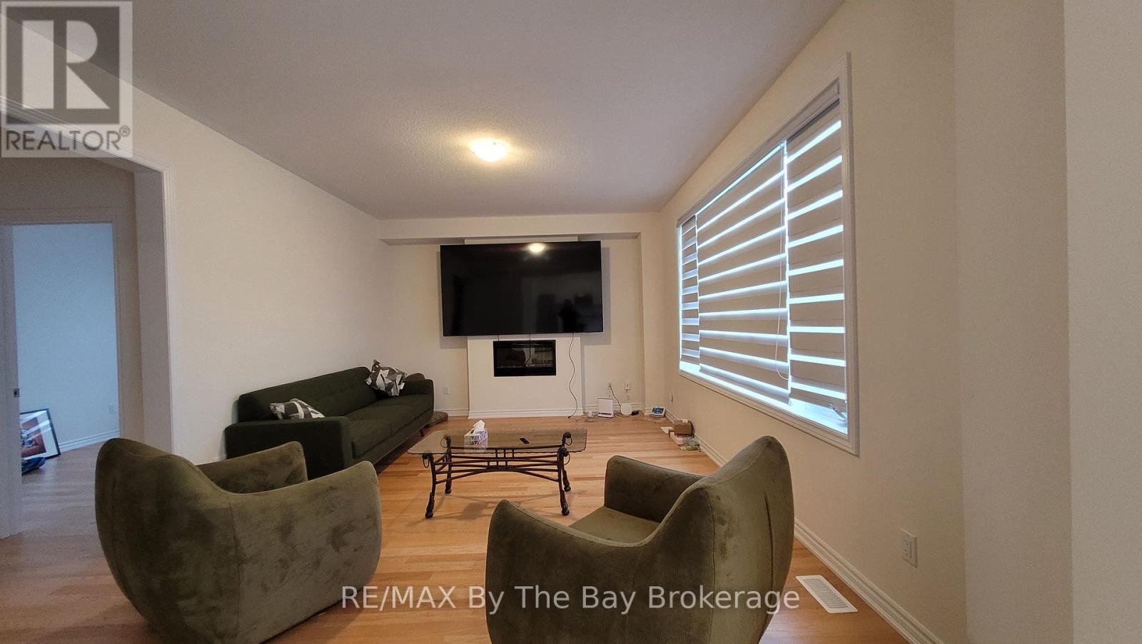 32 Rosanne Circle, Wasaga Beach, Ontario  L9Z 0N3 - Photo 11 - S14100044