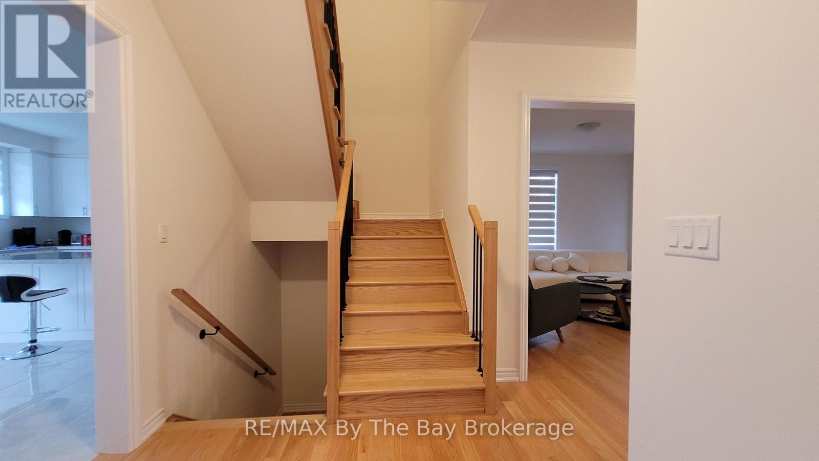 32 Rosanne Circle, Wasaga Beach, Ontario  L9Z 0N3 - Photo 15 - S14100044