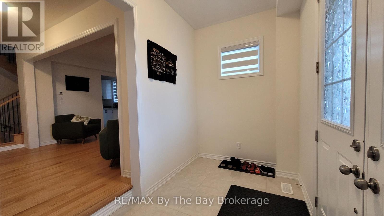 32 Rosanne Circle, Wasaga Beach, Ontario  L9Z 0N3 - Photo 3 - S14100044