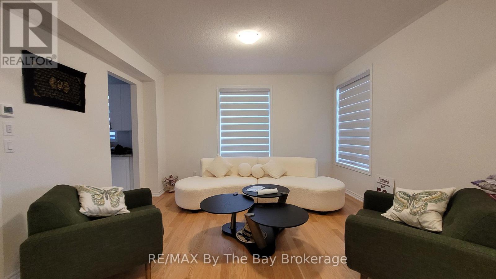 32 Rosanne Circle, Wasaga Beach, Ontario  L9Z 0N3 - Photo 5 - S14100044