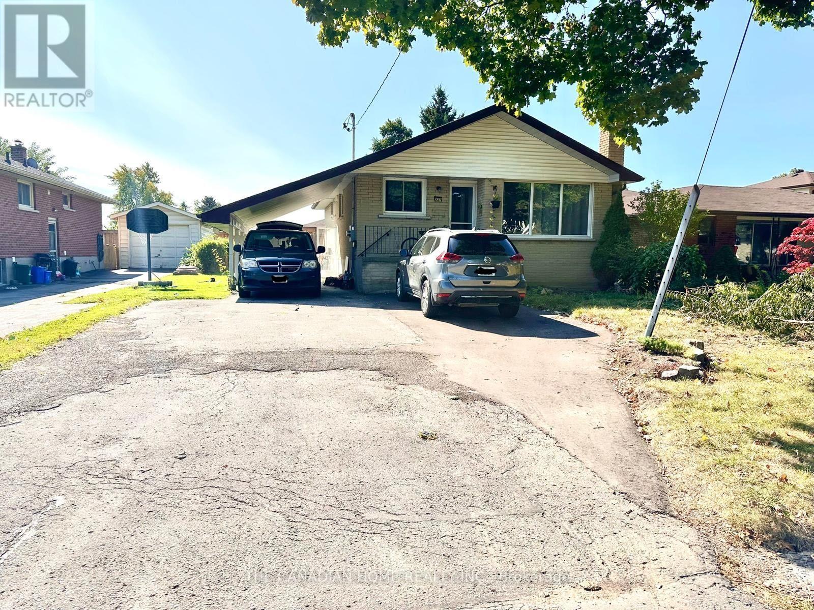 537 OAKWOOD AVENUE, Oshawa, Ontario