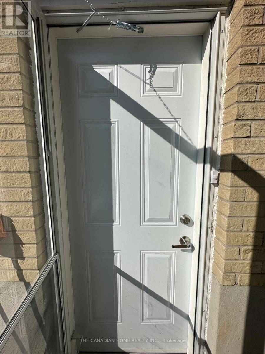 537 Oakwood Avenue, Oshawa, Ontario  L1G 2R1 - Photo 2 - E14100034