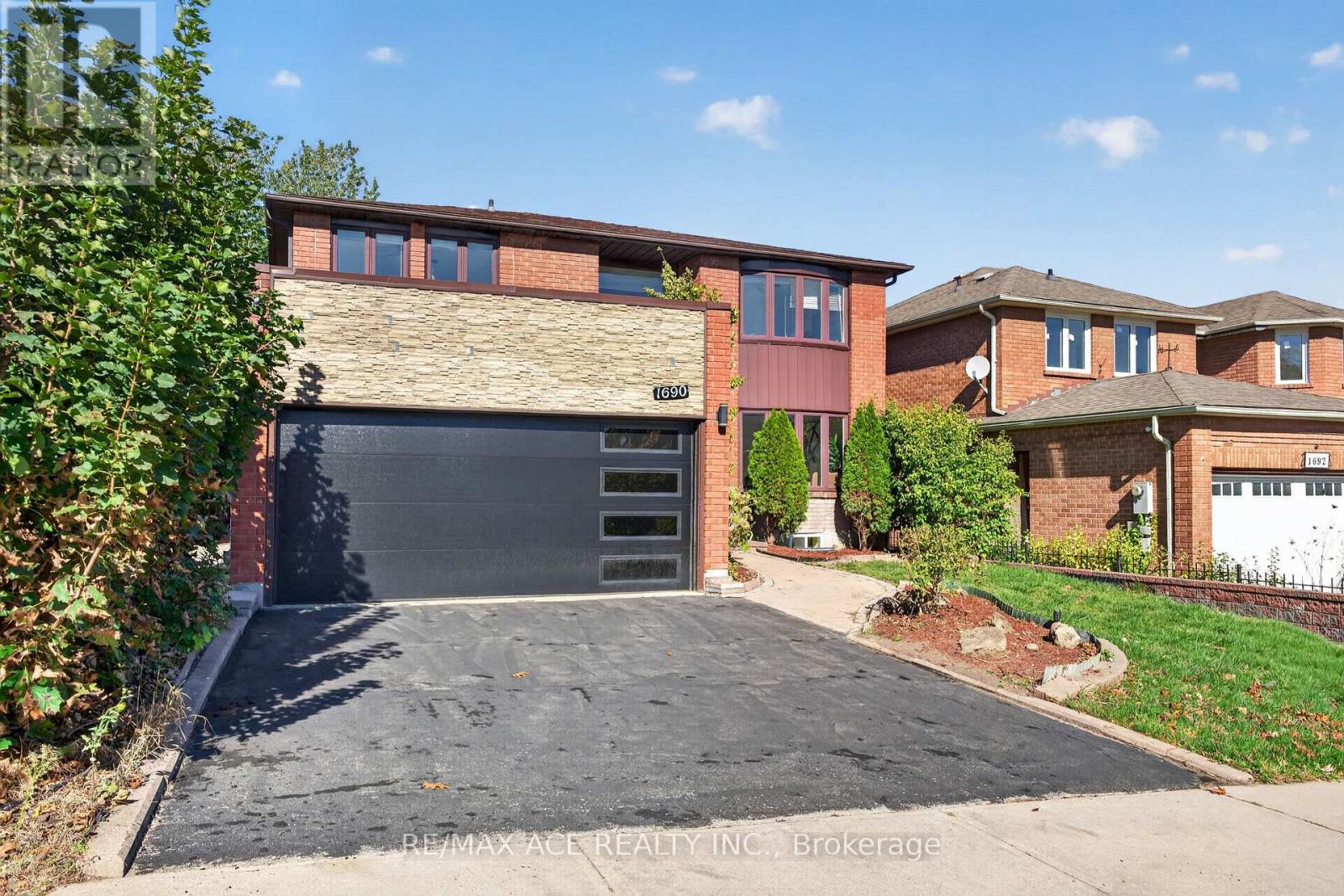1690 Major Oaks Road, Pickering, Ontario  L1X 1X1 - Photo 3 - E14100048