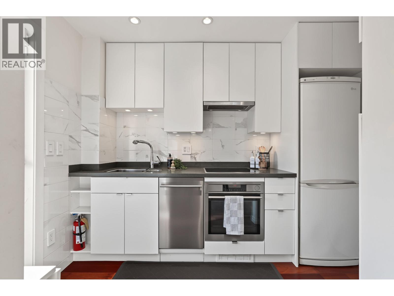 4 2682 W 8th Avenue, Vancouver, British Columbia  V6K 2B6 - Photo 10 - R3176408