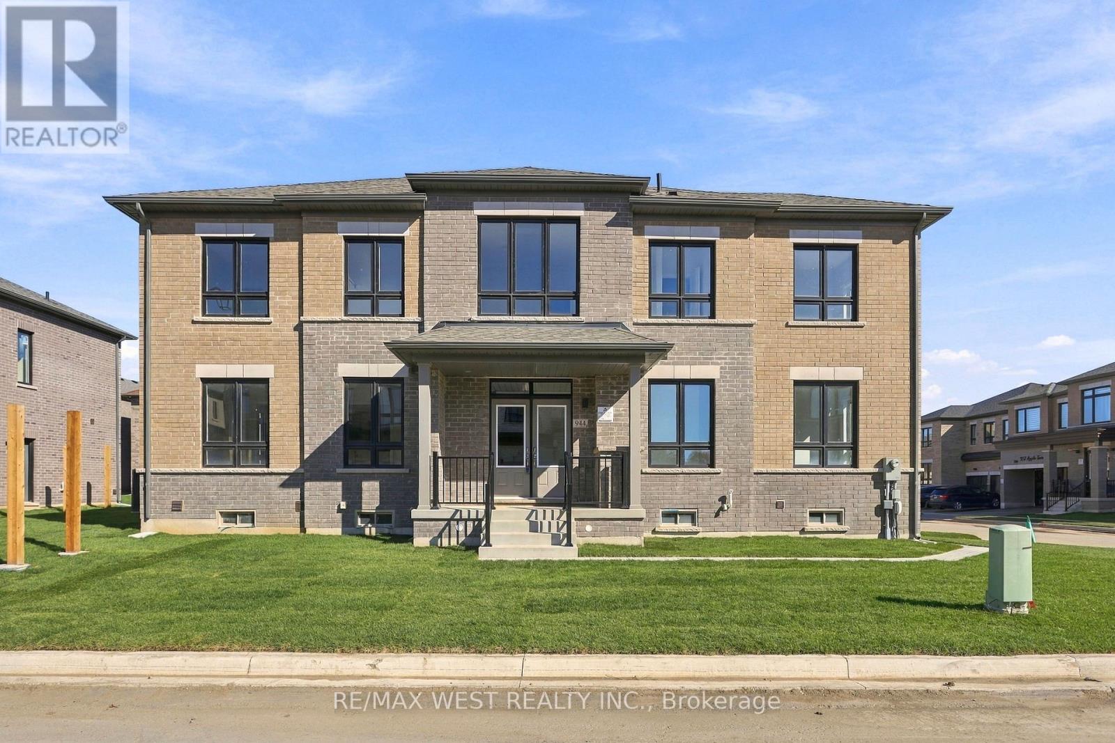 944 Apple Terrace, Milton, Ontario  L9E 2C5 - Photo 1 - W14100024