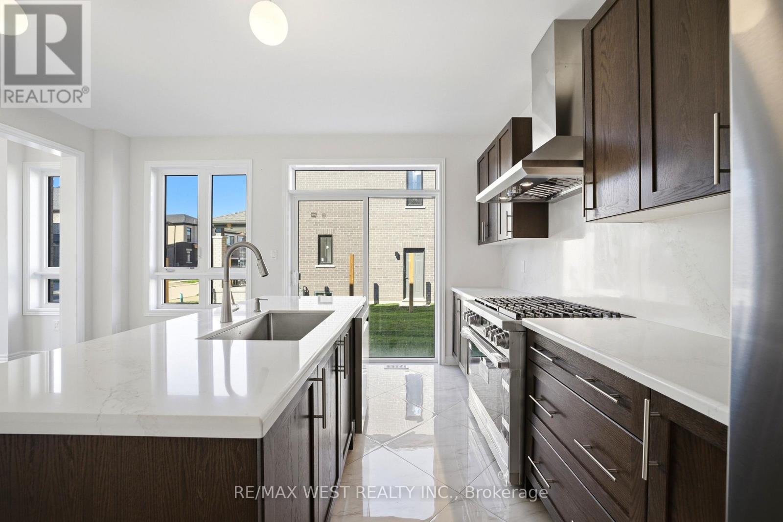 944 Apple Terrace, Milton, Ontario  L9E 2C5 - Photo 4 - W14100024