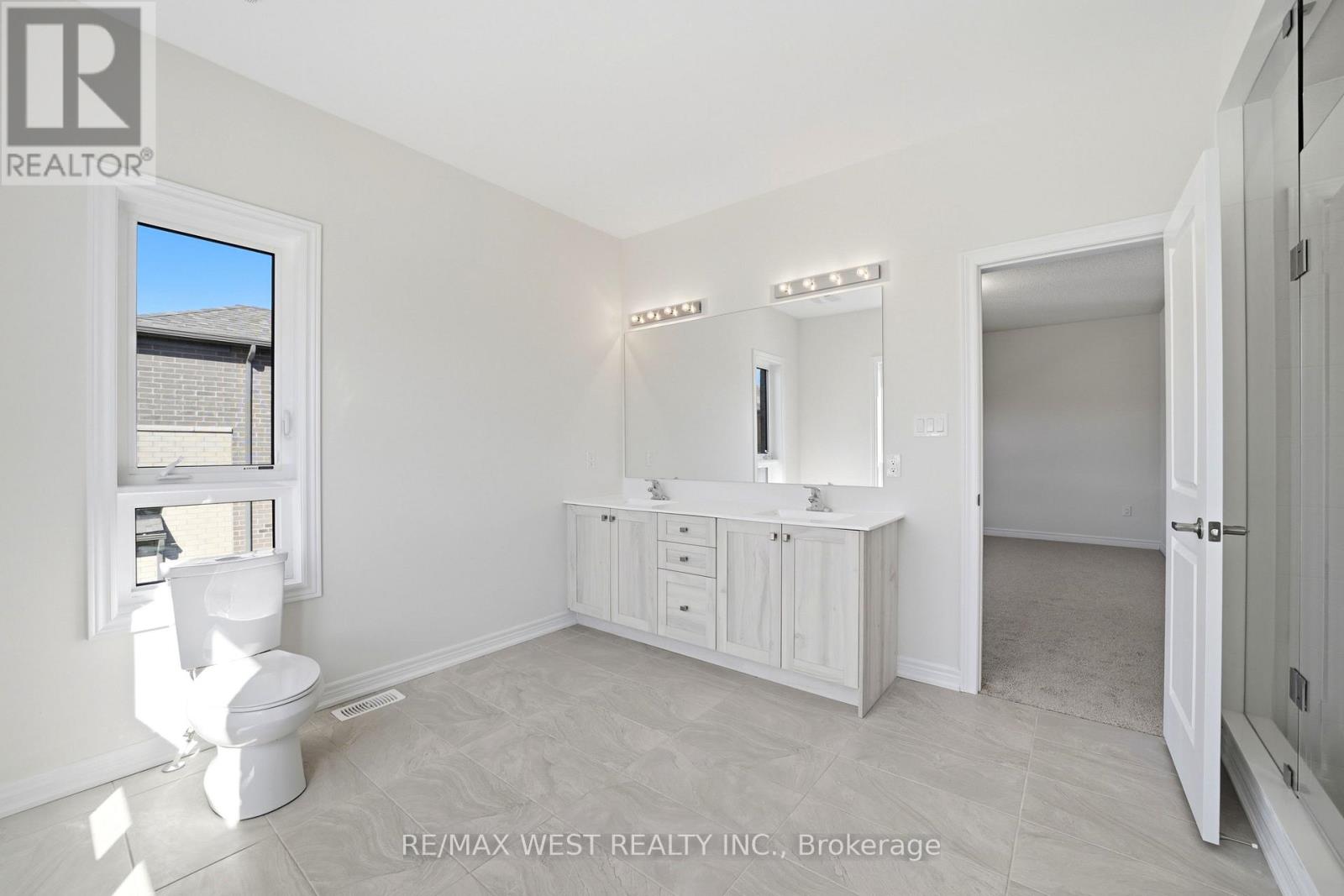 944 Apple Terrace, Milton, Ontario  L9E 2C5 - Photo 6 - W14100024