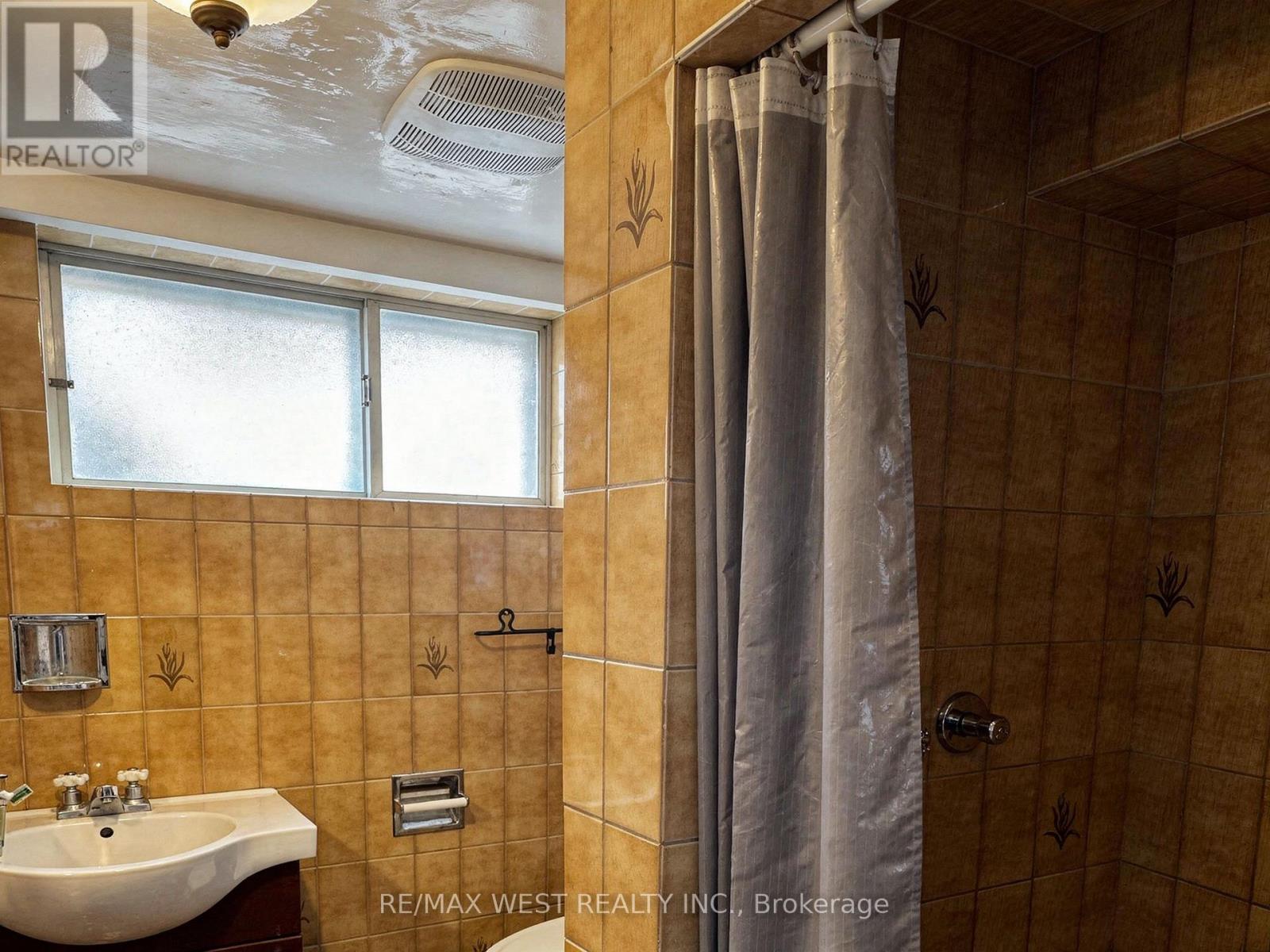 Lower Level - 31 Valencia Crescent, Toronto, Ontario  M6L 1M3 - Photo 13 - W14100054
