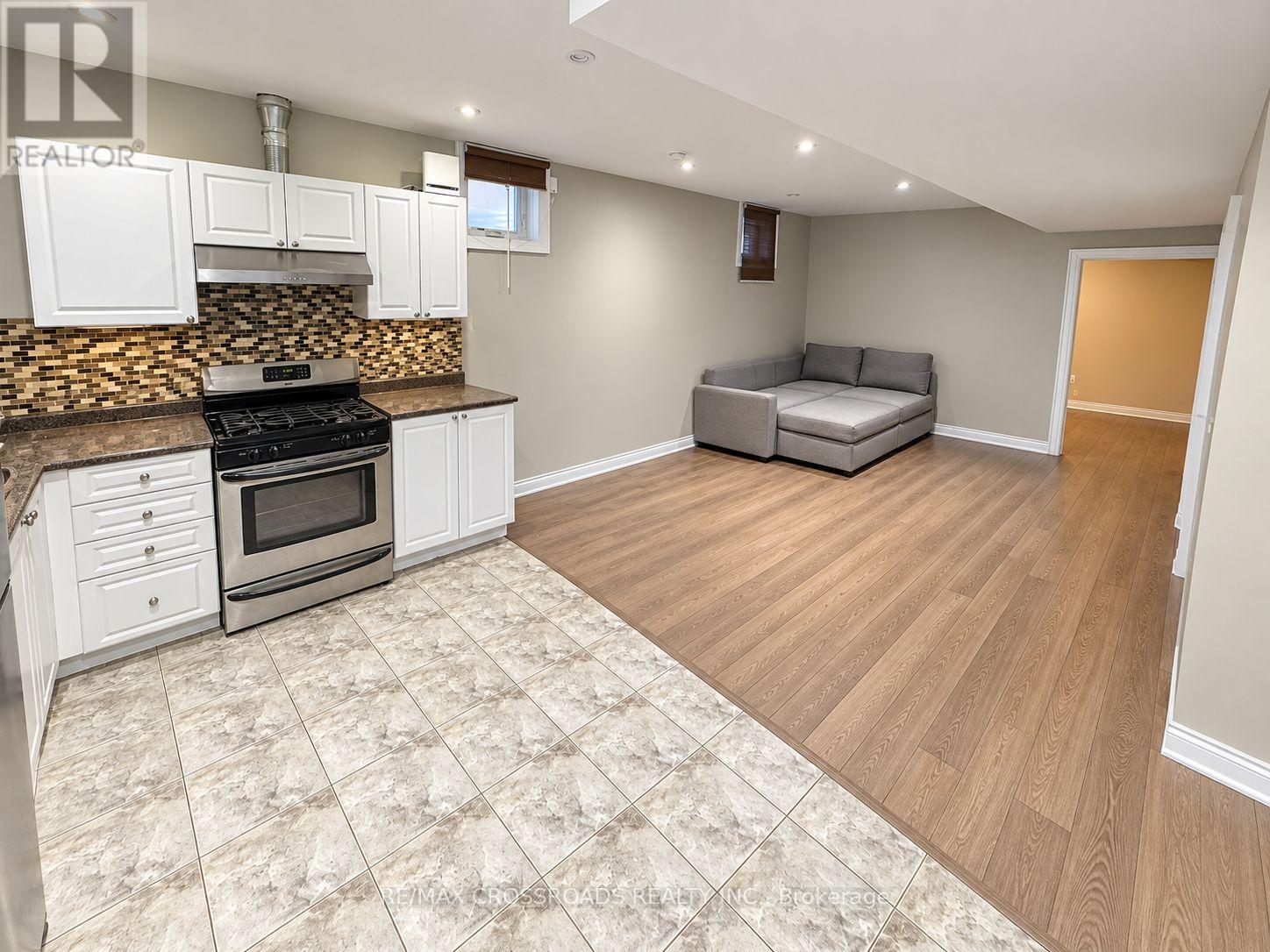 43 Waniska Avenue, Toronto, Ontario  M8Y 1R1 - Photo 3 - W14099218