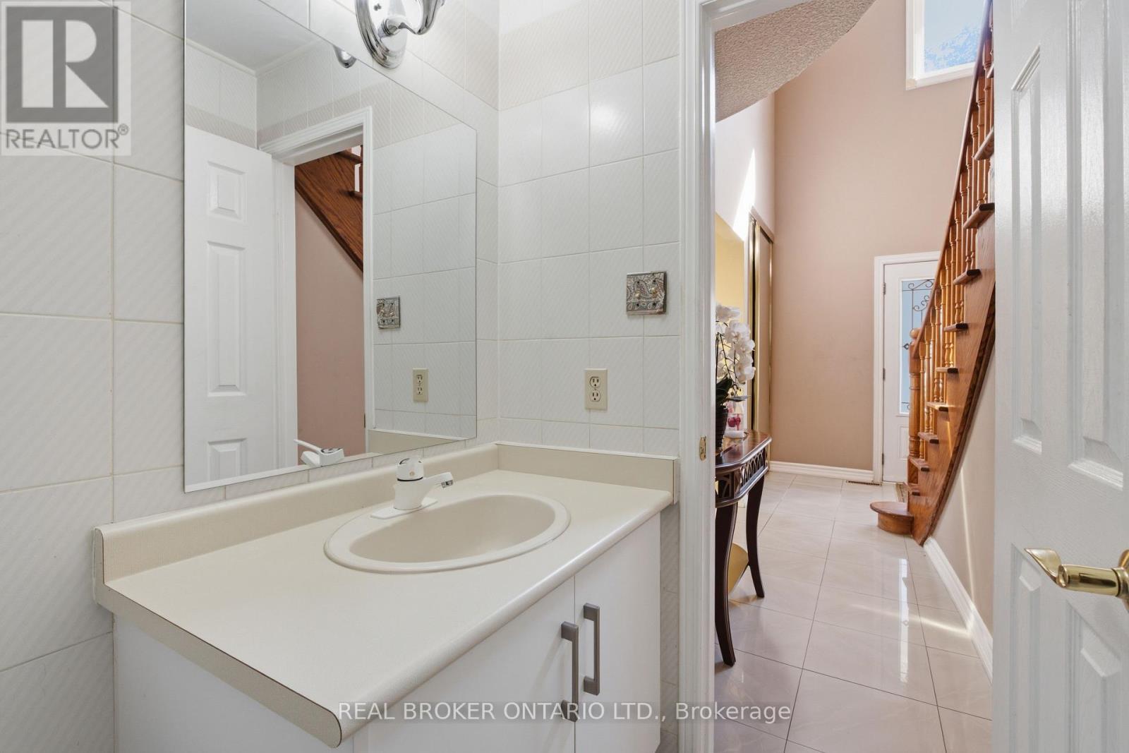 5683 Shillington Drive, Mississauga, Ontario  L5R 3N5 - Photo 11 - W14084098