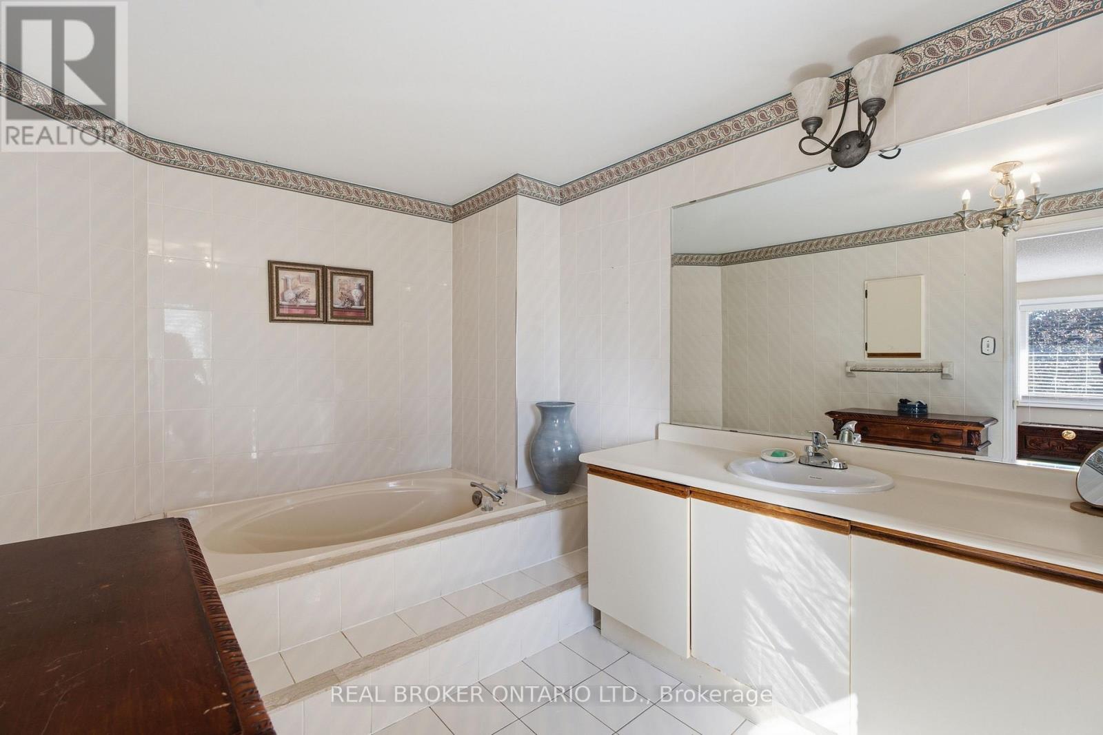 5683 Shillington Drive, Mississauga, Ontario  L5R 3N5 - Photo 31 - W14084098