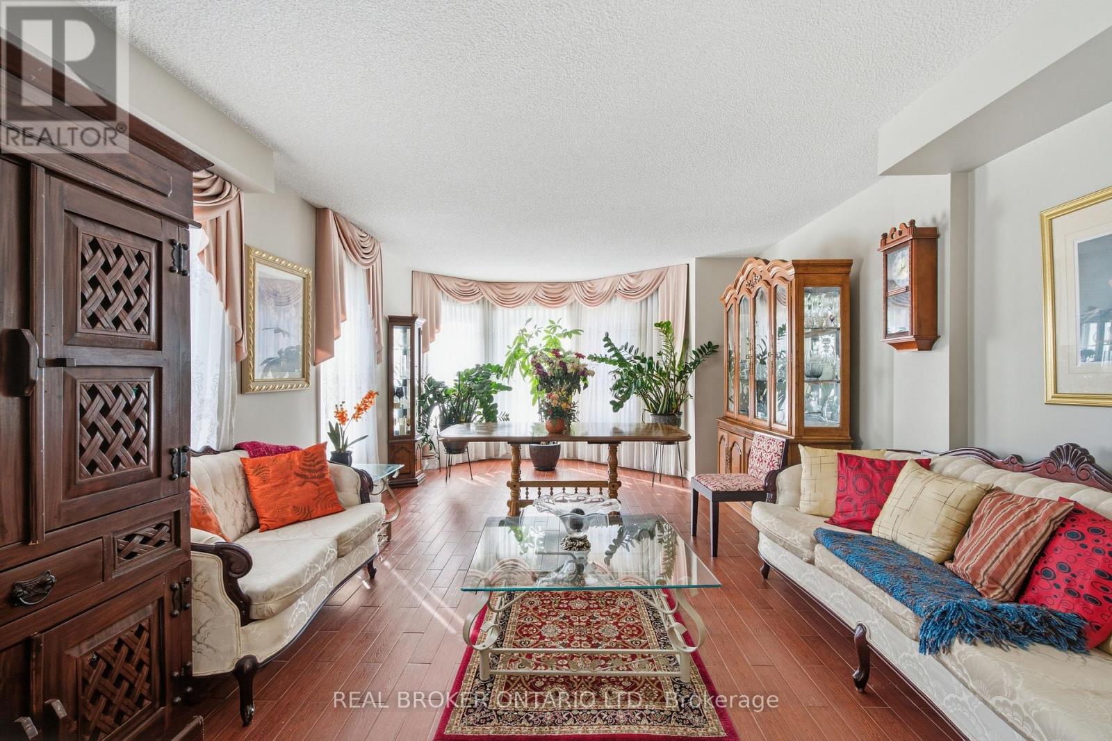 5683 Shillington Drive, Mississauga, Ontario  L5R 3N5 - Photo 7 - W14084098