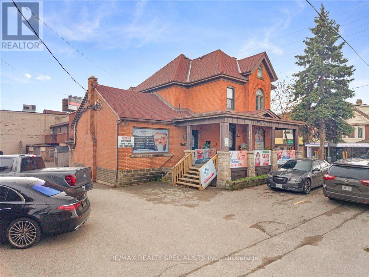 323 Upper Wentworth Street, Hamilton, Ontario  L9A 4T2 - Photo 2 - X13871440