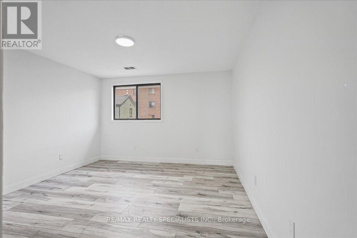 323 Upper Wentworth Street, Hamilton, Ontario  L9A 4T2 - Photo 21 - X13871440