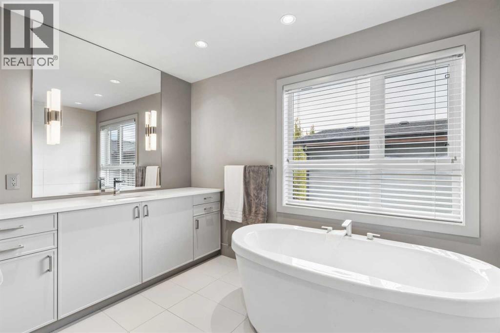 18 West Point Mews Sw, Calgary, Alberta  T3H 0X4 - Photo 20 - A2353289