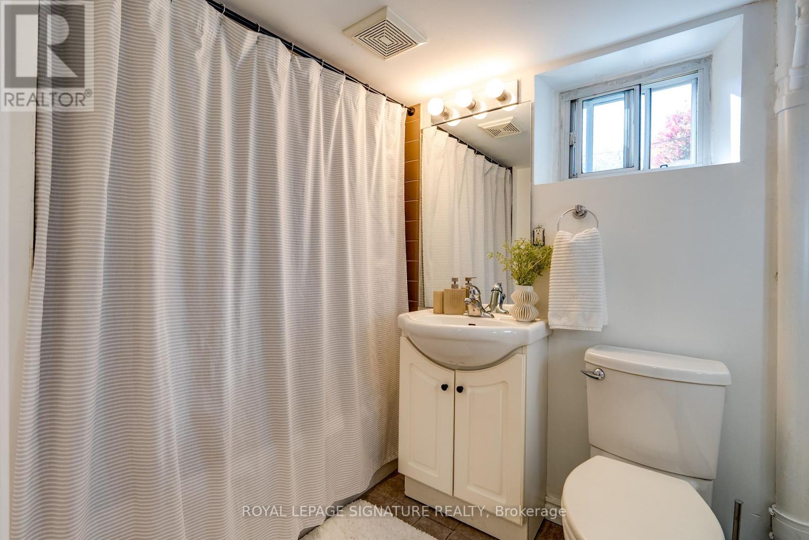 31 Davies Crescent, Toronto, Ontario  M4J 2X7 - Photo 25 - E14099680