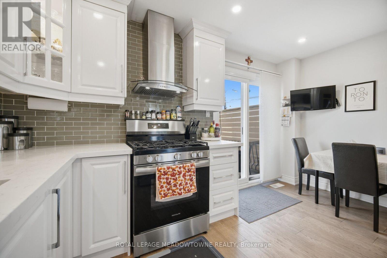 451 Westmoreland Avenue N, Toronto, Ontario  M6H 3A6 - Photo 17 - W14100084