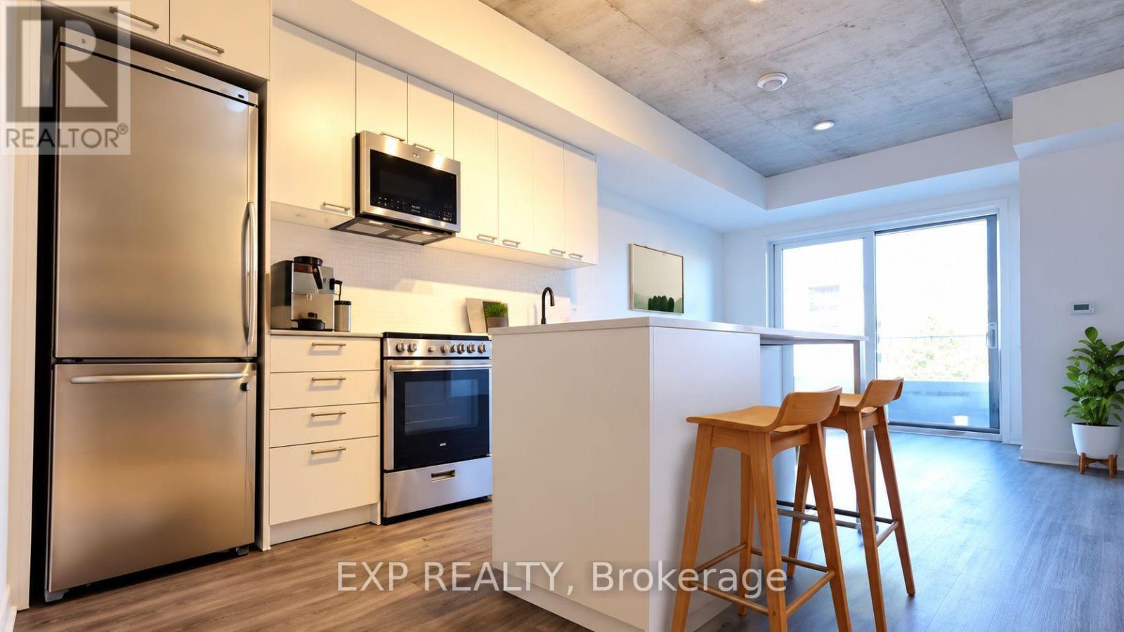 305 - 1808 St Clair Avenue W, Toronto, Ontario  M6N 0C1 - Photo 3 - W14100092