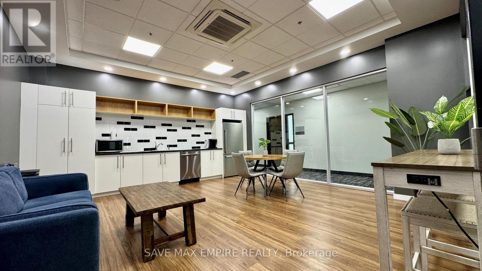 304 - 1670 North Service Road, Oakville, Ontario  L6H 7G3 - Photo 3 - W14100100