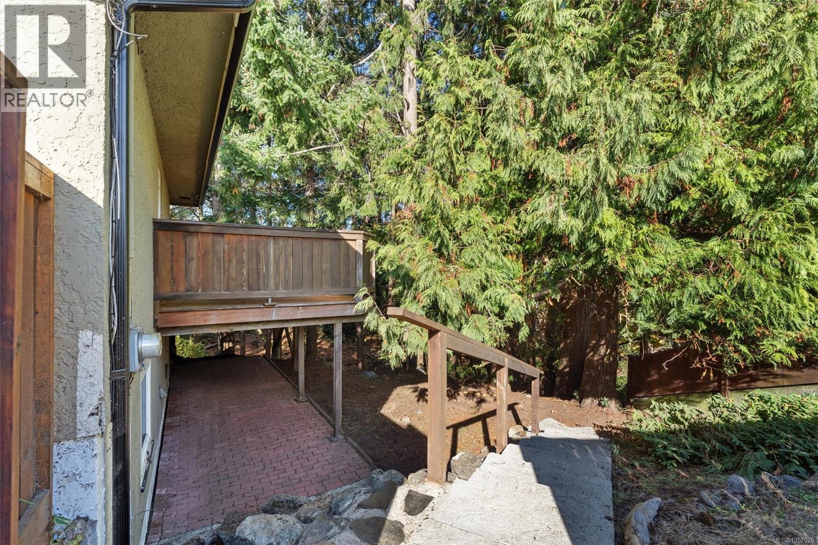 2104 Wenman Dr