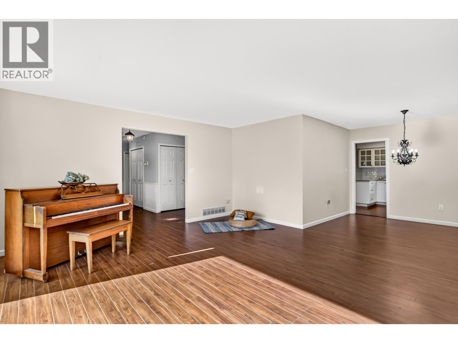 22205 126 Avenue, Maple Ridge, British Columbia  V2X 0W5 - Photo 12 - R3176811