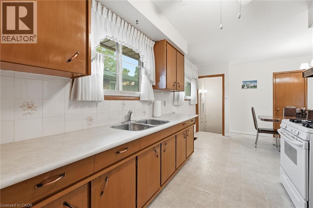 138 Luscombe Street, Hamilton, Ontario  L9A 2K3 - Photo 10 - 40870232