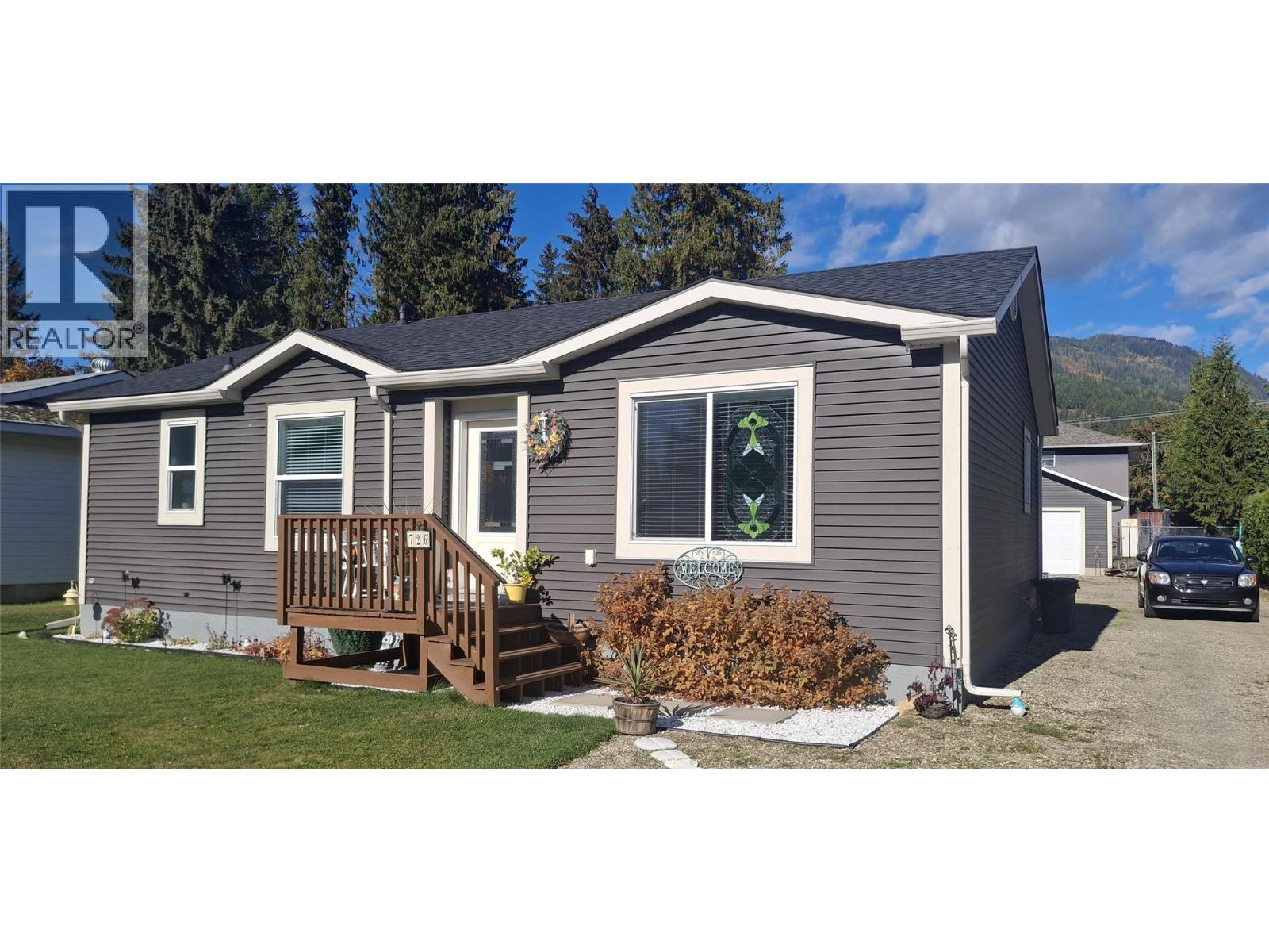 726 Whitehead Street, Sicamous, British Columbia
