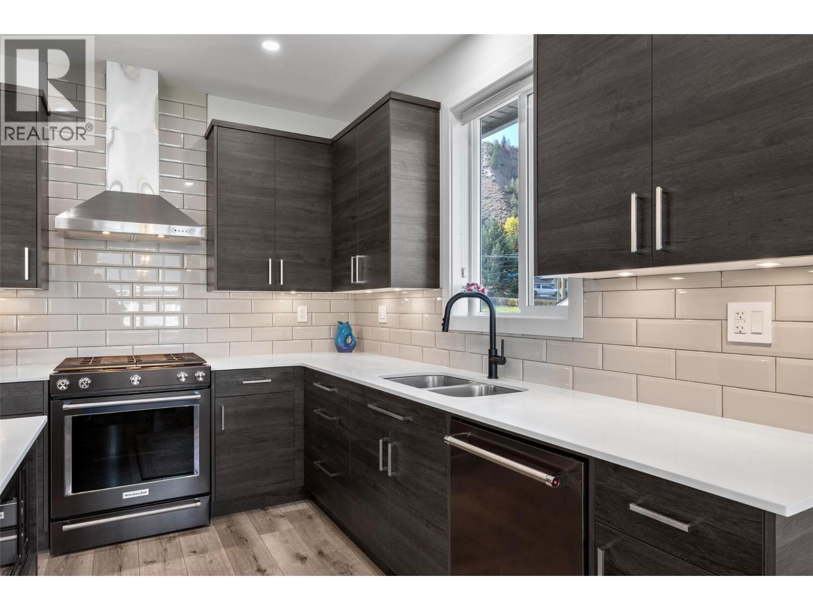5766 Dallas Drive, Kamloops, British Columbia  V2C 4X2 - Photo 4 - 10404153