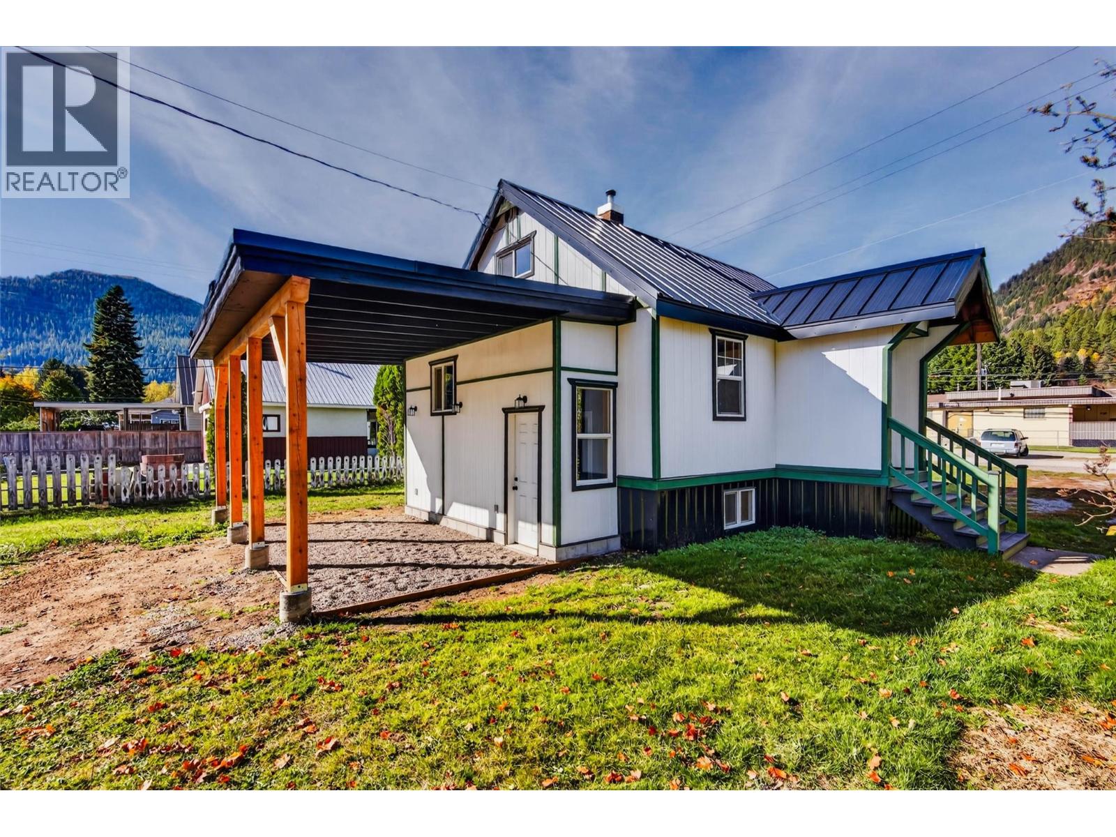 515 Sayward Avenue, Salmo, British Columbia