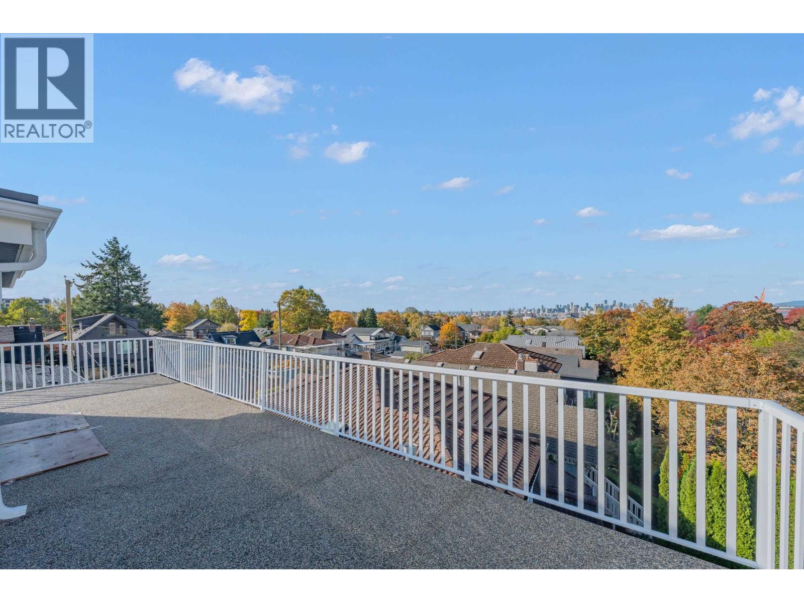 1 2554 Dundas Street, Vancouver, British Columbia  V5K 1P8 - Photo 3 - R3177168