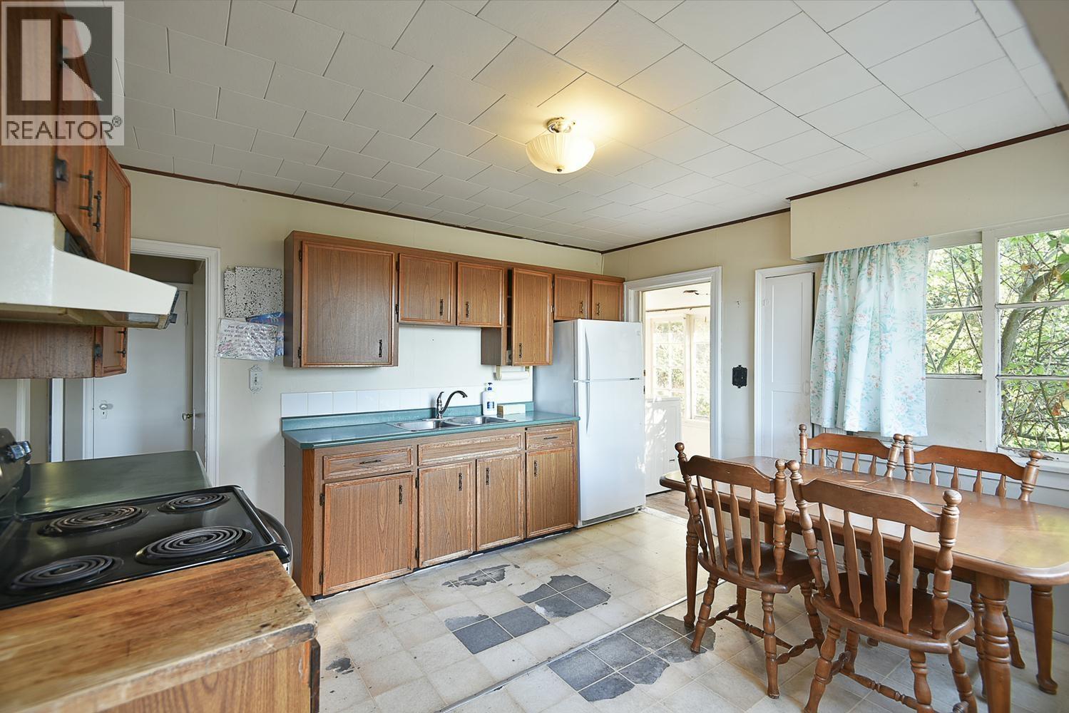 547 N Fletcher Road, Gibsons, British Columbia  V0N 1V9 - Photo 9 - R3177149