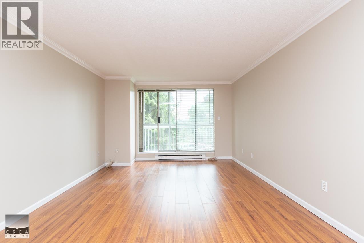 220 65 First Street, New Westminster, British Columbia  V3L 5K9 - Photo 2 - R3177173