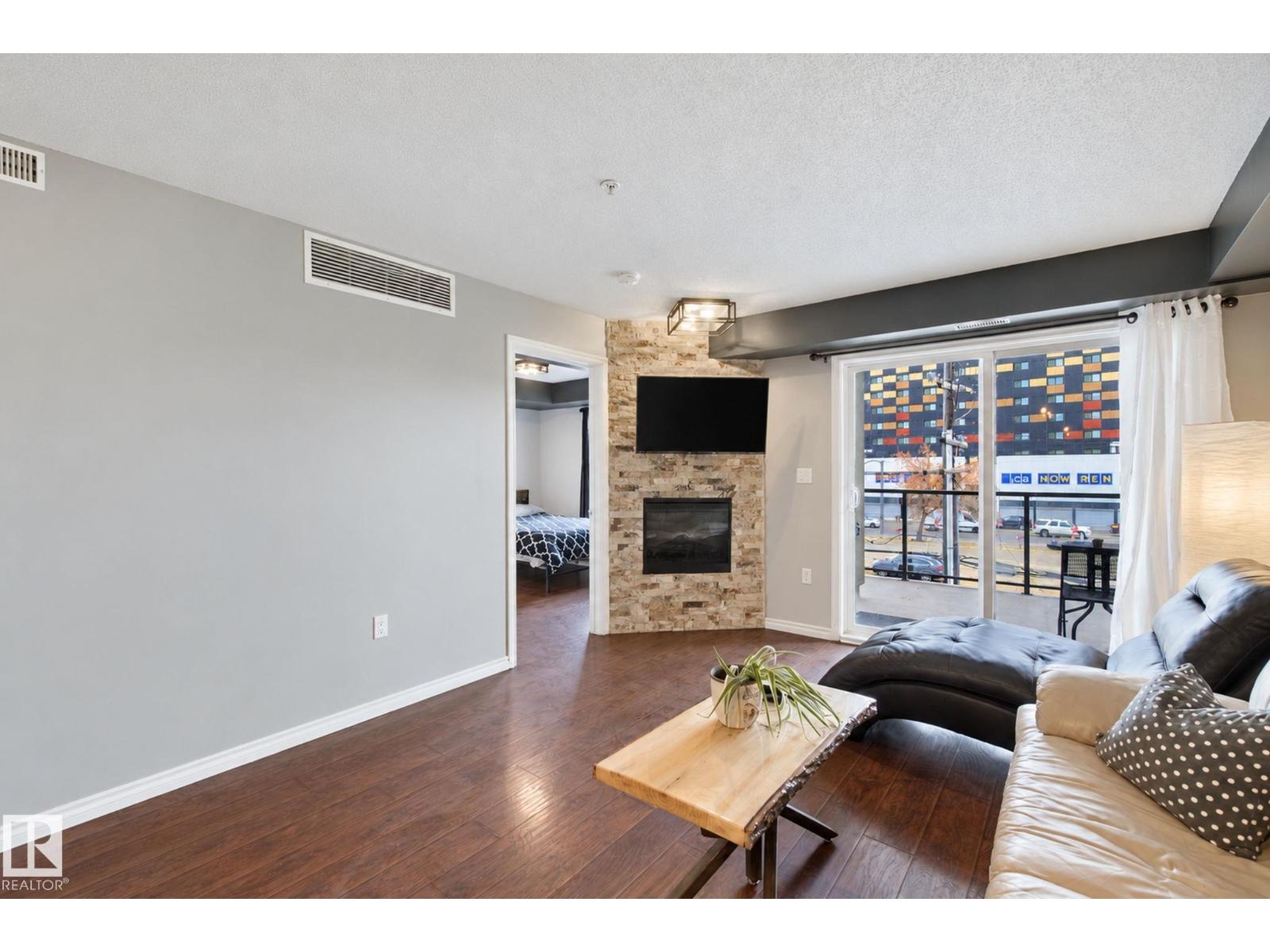 #314 10118 106 AV NW